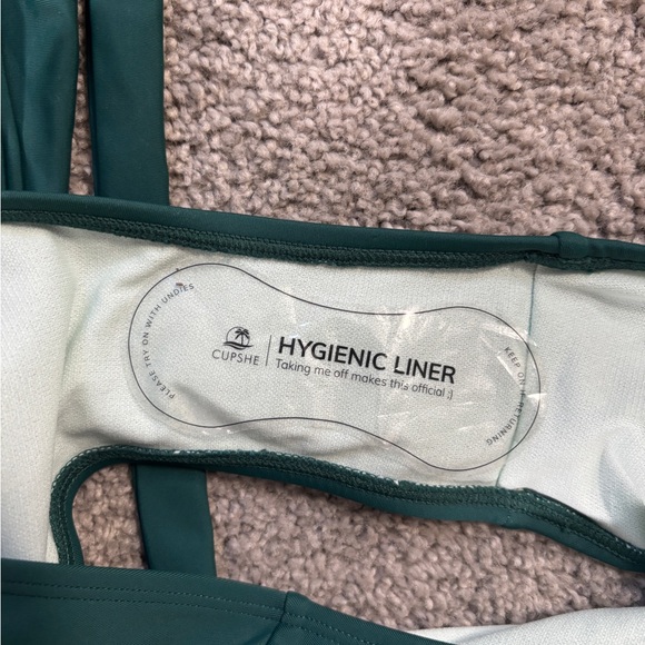 Cupshe Swimsuit - Picture 2 of 3